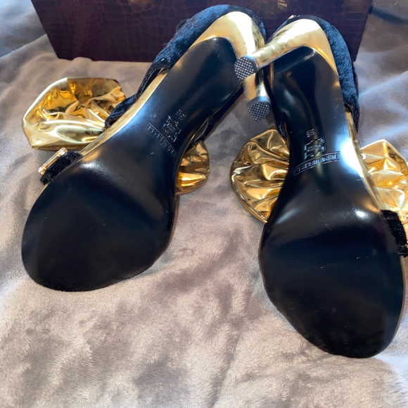 Jennifer Le sold out Tribute shoes - Picture 3 of 4
